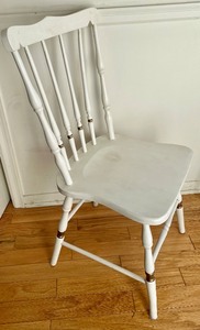 lot 239 image: Vintage White Chair with Gold Accents