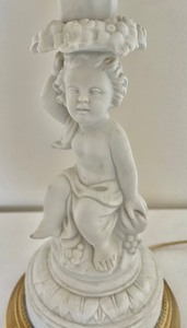 lot 240 image: Fine Figural Lamp