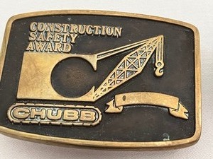 lot 122 image: Variety of Vintage Belt Buckles