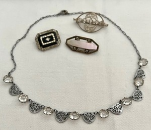 lot 125 image: Vintage Art Nouveau Jewelry