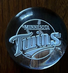 lot 130 image: Minnesota Twins Paperweight