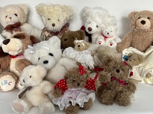 lot 107 image: Variety of Teddy Bears including Gund