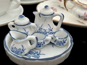 lot 111 image: Miniature Tea Sets