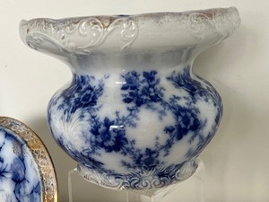 lot 99 image: Three Pieces of Vintage Warwick China
