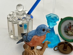 lot 101 image: Cute Vintage Small Things including a Vintage Childrens Butter Dish