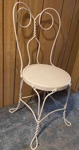 lot 285 image: Vintage Metal Ice Cream Chair