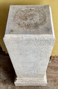 lot 294 image: Resin Pillar