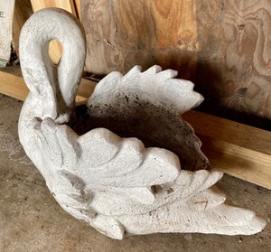 lot 292 image: Resin Swan Planter