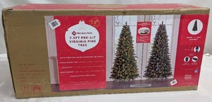 lot 28 image: Members Mark 7.5 Color Changing Grand Spruce Christmas Tree
