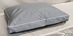 lot 67 image: Members Mark IndoorOutdoor Pet Bed, 37 x 26