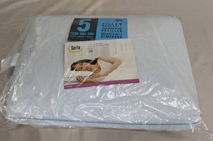lot 76 image: New Serta Pillow