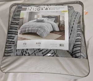 lot 94 image: 100% Cotton Jacquard Comforter Mini Set,II10-1101- By InkIvy