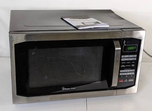 lot 122 image: MAGIC CHEF 1.6 cu Ft Microwave Oven SS