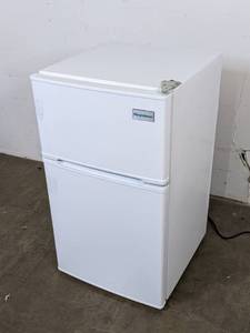lot 126 image: Compact 2-Door RefrigeratorFreezer, 3.1 Cu. Ft., White