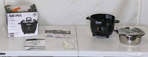 lot 158 image: Select Stainless Rice Cooker & Warmer with Uncoated Inner Pot, 6-Cup(cooked) 1.2Qt, ARC-753SGB, Black