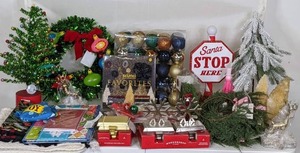 lot 179 image: CHRISTMAS DCOR LOT
