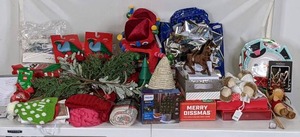 lot 178 image: CHRISTMAS DCOR LOT