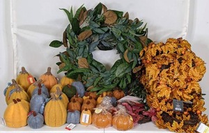 lot 186 image: LOT OF FALL DCOR