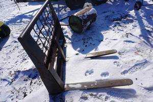 Bobcat Brand Universal Mount Skid Loader Skid Steer Pallet Fork Attachment