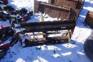 Universal Mount Bobcat Skid Loader Skid Steer Fork Frame Attachment with 1 Fork
