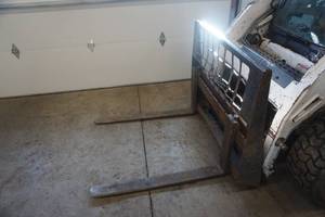 Bobcat Brand Universal Mount Skid Loader Skid Steer Pallet Fork Attachment