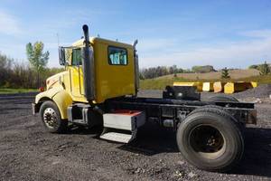1998 Peterbilt 330 Semi Tractor
