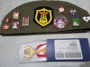 Pilotka Side Cap, Pins