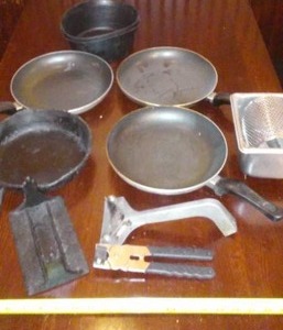 Misc. Cookware & kitchen. 9 cast skillet