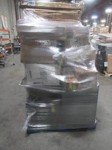 lot 148 image: MIXED PALLET (29 Pieces) OF LIGHTING, BUILDING MATERIALS, SMALL HOUSEWARES, GARBAGE CANS AND MORE - RETAIL VALUE $3,160.14