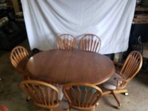 Dining Room Table and Chairs with 2 Leaves