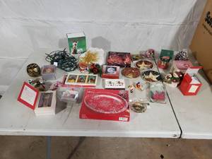 Lot of Smaller Christmas Decor