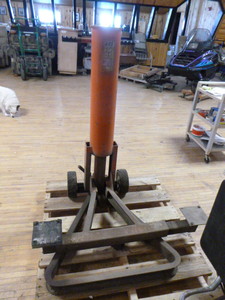 lot 4 image: ATD 2 Ton Air Lift Jack