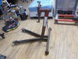 lot 6 image: Engine Stand
