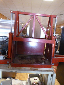 lot 7 image: Homemade Can Crusher
