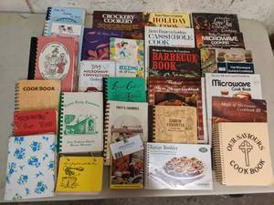 lot 07 image: 28 Assorted Vintage Cookbooks