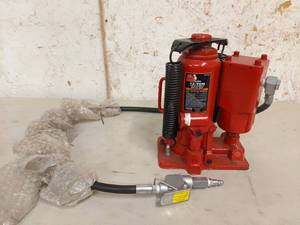 lot 02 image: BIG RED TA91206 Torin 12 ton Pneumatic Air Hydraulic Bottle Jack with Manual Hand Pump