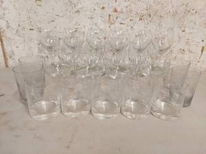 lot 12 image: 23 Assorted Vintage Drinking & Wine Glasses