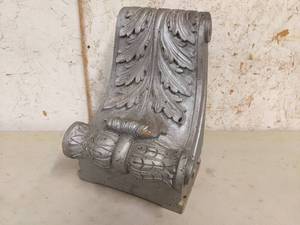 lot 13 image: Vintage Wooden Hand-Carved Corbel-15 x 11 x 9.5