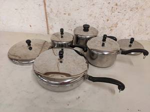 lot 15 image: 10 Piece Mid Century Modern Faberware Pot Set-3 Pots, 5 Tops