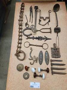 lot 76 image: Vintage and Antique Finds For The Relic Collector
