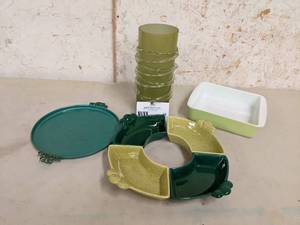 lot 50 image: Beautiful Vintage Mid Century Modern Green Serving Collection