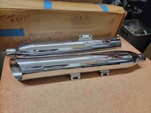 lot 98 image: Right and Left 09 Victory Vegas Right Muffler Exhaust Silencer Pipe VMD42G1507 r2688