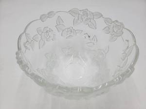 lot 103 image: Beautiful Vintage Crystal Bowl