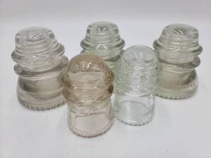 lot 105 image: 5 Vintage Hemingray Glass Insulators