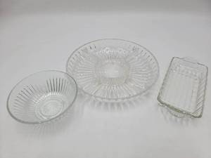 lot 106 image: 3 Piece Anchor Hocking Depression Glass Collection