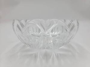 lot 107 image: Stunning Vintage Waterford Crystal Bowl
