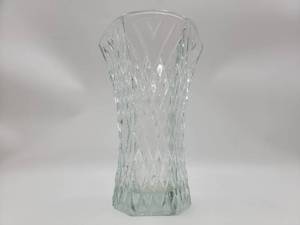 lot 110 image: Gorgeous Vintage Cut Crystal Vase -10 x 6