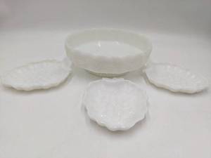 lot 135 image: Large Vintage Milk Glass 10 Serving Bowl and beautiful grape leaf 6 58 bowls