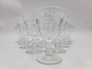 lot 138 image: 15 Vintage 4.25x 3.75 Fine Crystal Wine Glasses