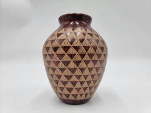 lot 148 image: 5 x 4 12 Beautiful Nicaraguan Handcrafted Clay Vase